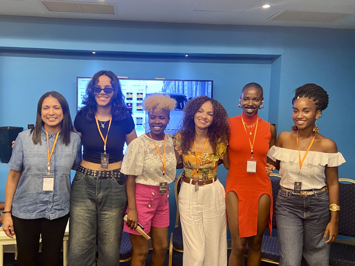 Jóvenes artistas mujeres