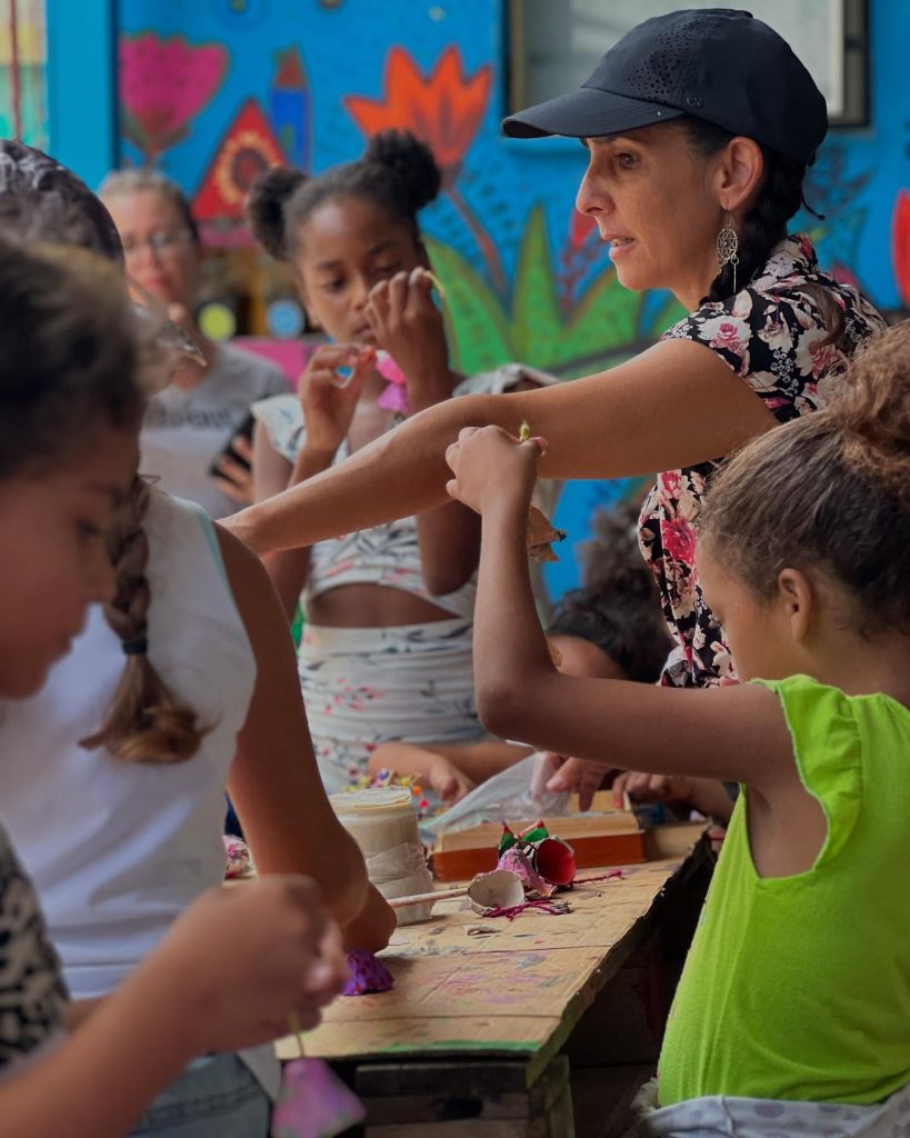 Talleres de reciclaje creativo en el Proyecto La Mina