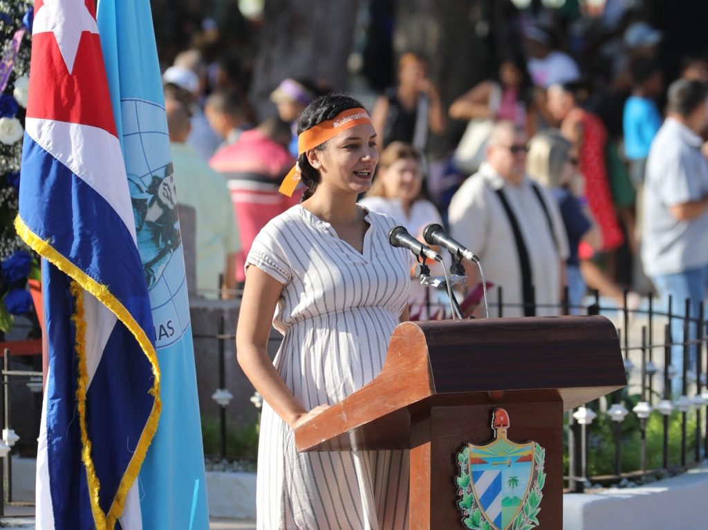 Mujeres cubanas contra el bloqueo de Estados Unidos