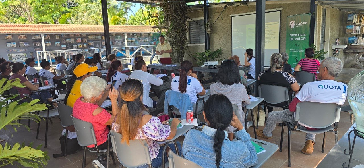 Proyecto Agrocrece para la formación de mujeres rurales emprendedoras