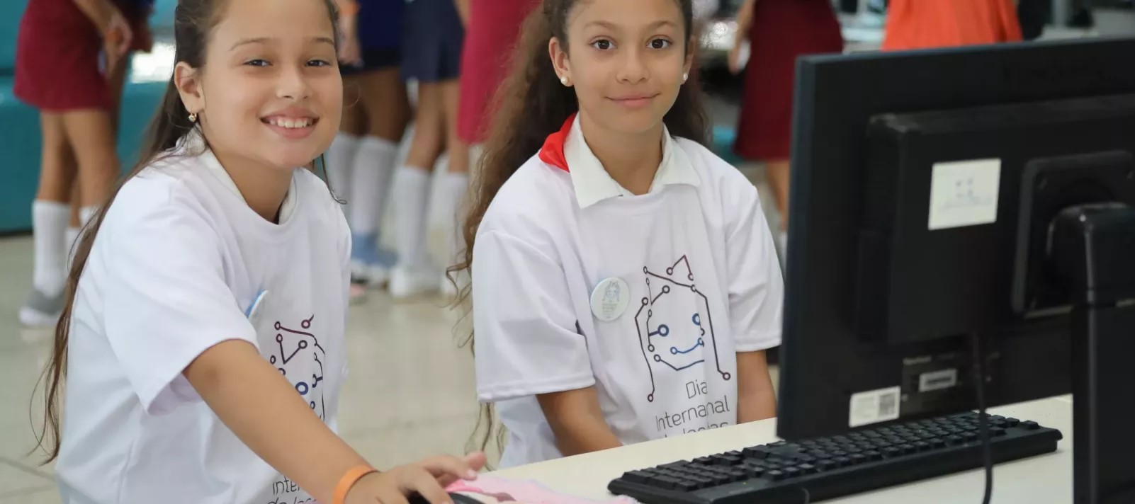 Es importante formar a jóvenes y adolescentes como agentes de cambio dentro del entorno digital. 