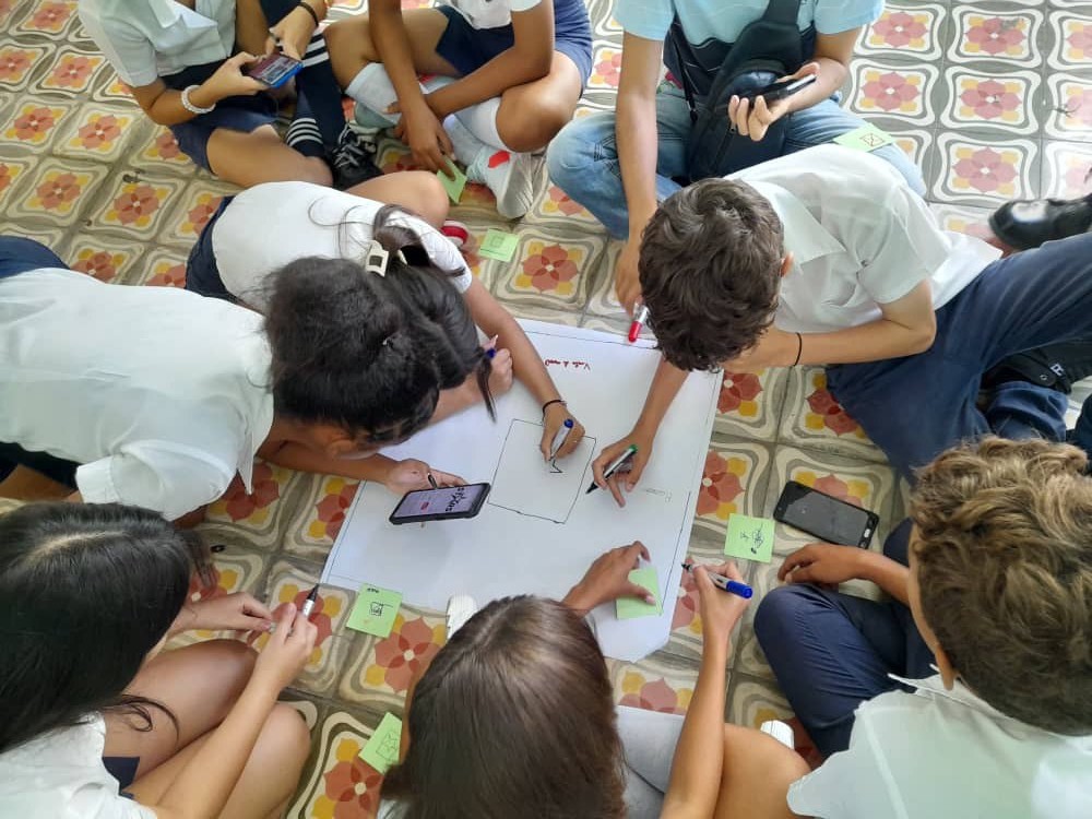 4-Camila Durán recomendó establecer una buena comunicación con las personas adolescentes y permitirles pensar con sus propias herramientas. 
