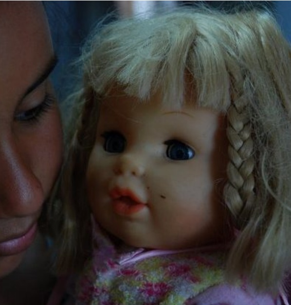 Pasividad, introversión, rechazo al contacto físico e incomunicación son algunas expresiones identificadas en niñas y niños que viven abuso sexual.