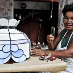 Gladys Soria, de 62 años, es vitralera en La Habana