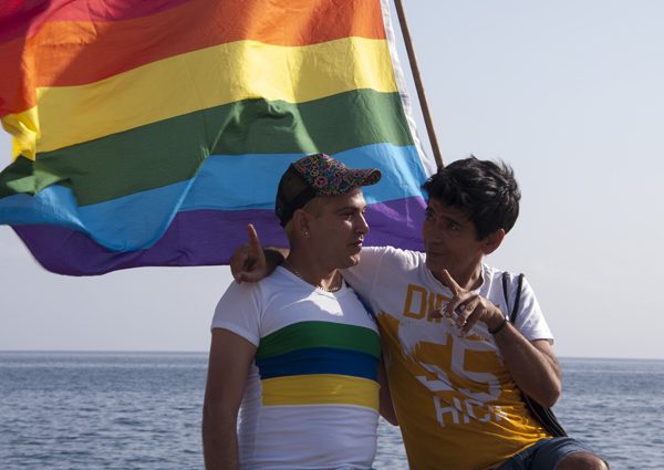 Pareja gay en Cuba