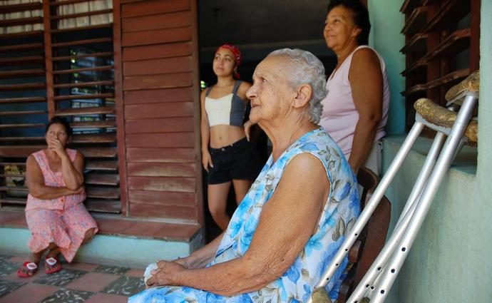 Mujeres cubanas de diversas generaciones