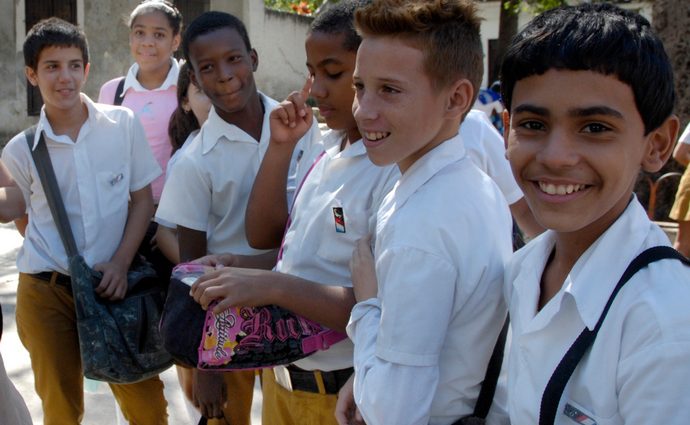 Adolescentes cubanos.