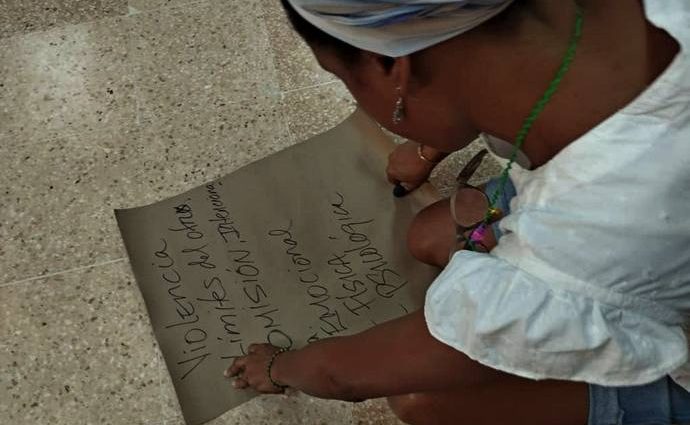 Diálogo sobre violencia estética y racismo