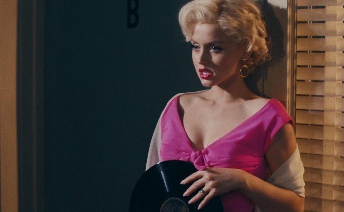 Fotograma del filme Blonde