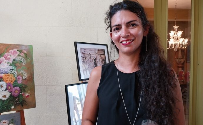 La pintora Tania Benítez del Risco