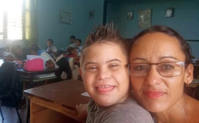 Mujeres cuidadoras de niños con discapacidad intelectual
