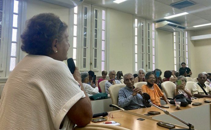 Teresa Orosa, presidenta de la Cátedra del Adulto Mayor