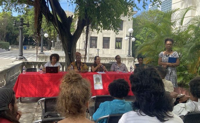 Feria del libro, panel Facultad de Filosofía, Sociología e Historia