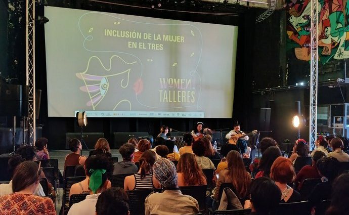 Panel inclusión de las mujeres en el tres