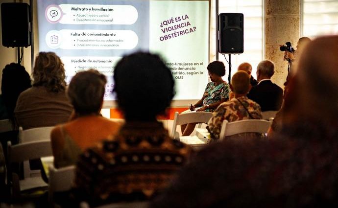 Panel sobre violencia obstétrica
