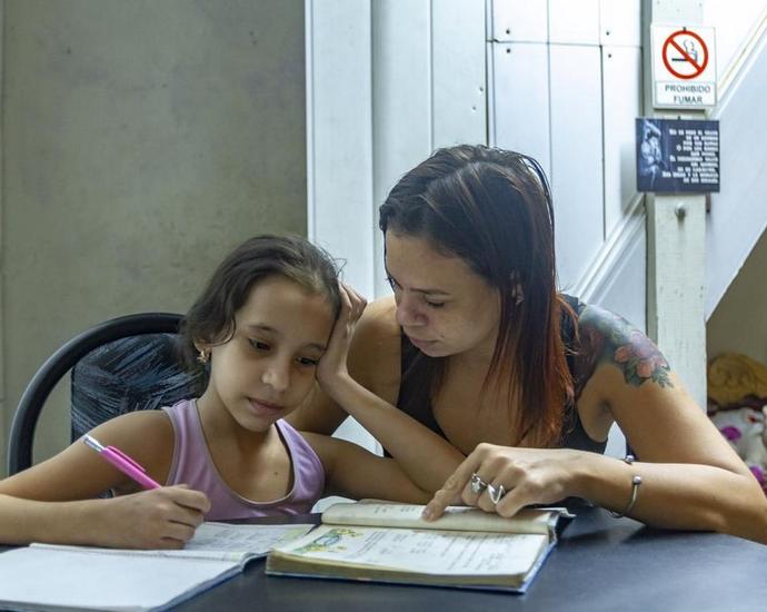 mujeres y tareas del hogar