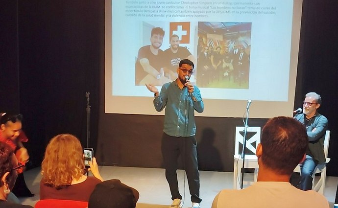 "La depresión no siempre se ve triste. Muchas veces está escondida detrás de una sonrisa, una fiesta o un chiste", explicó Jotabarrioz, cantautor urbano que desde a música lidera la campaña contra el suicidio masculino.
