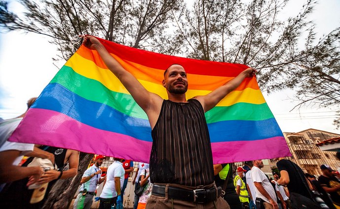 El entorno social, cargado de prejuicios o aceptación, condiciona la salud mental y la seguridad con la que se vive la orientación sexual.