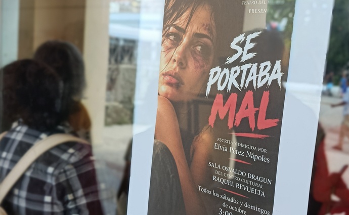 Público asistente a la sala Raquel Revuelta para disfrutar "Se portaba mal", dirigida por Elvia Pérez y con asesoría de Roberto Pastor.
